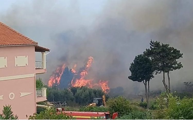Κέρκυρα: Υπό μερικό έλεγχο η πυρκαγιά στον Άγιο Στέφανο