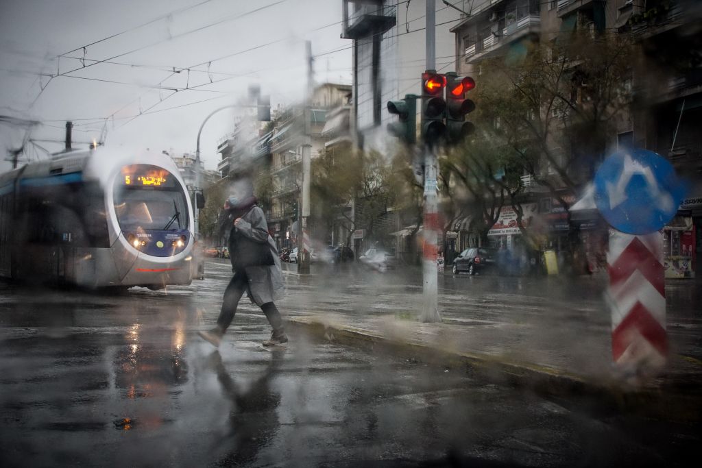 Νέο έκτακτο δελτίο από την ΕΜΥ: Ισχυρές βροχές και καταιγίδες μέχρι το πρωί της Πέμπτης – Στο «κόκκινο» 7 περιοχές (LIVE)