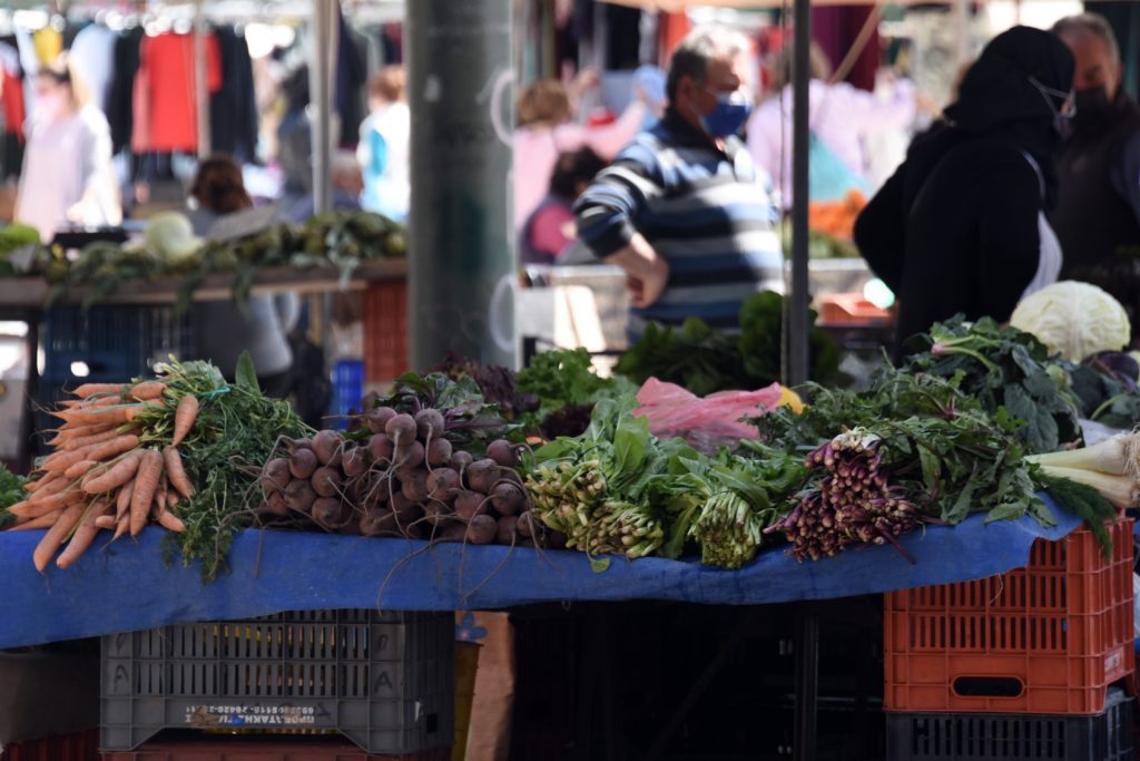 Ακρίβεια: Κόβουν από το φαγητό για να βγει ο μήνας – «Ο,τι βγει με 10 ευρώ, αυτά περισσεύουν, βολέψτε μας» (Video)