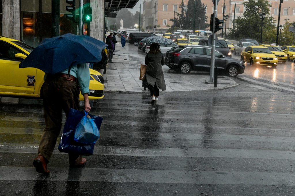 Καιρός: Υποχωρεί το «αέρινο τείχος», έρχονται κρύα και βροχές – Πότε αναμένεται το νέο κύμα κακοκαιρίας (Video)