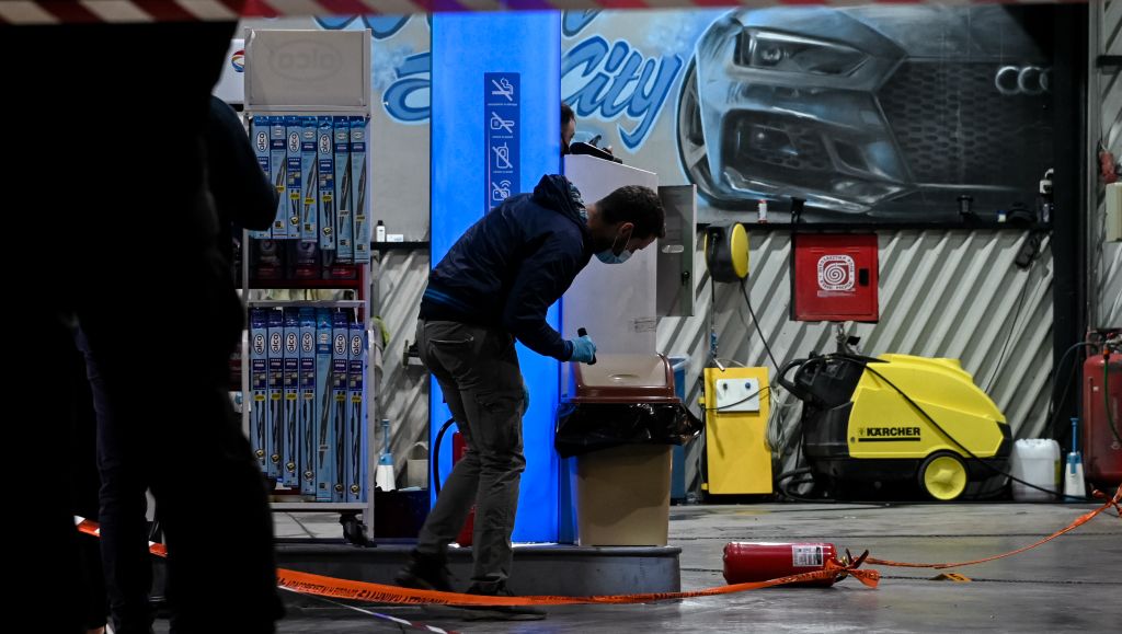 Ασπρόπυργος: Άγνωστοι εισέβαλαν σε βενζινάδικο – Απείλησαν τον υπάλληλο με τσεκούρι