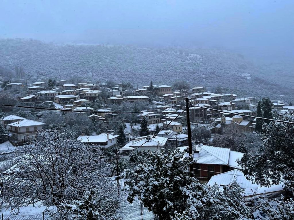 Προ των πυλών χιόνια ακόμη και σε χαμηλά υψόμετρα – Πότε και πού θα εκδηλωθούν τα φαινόμενα (LIVE)