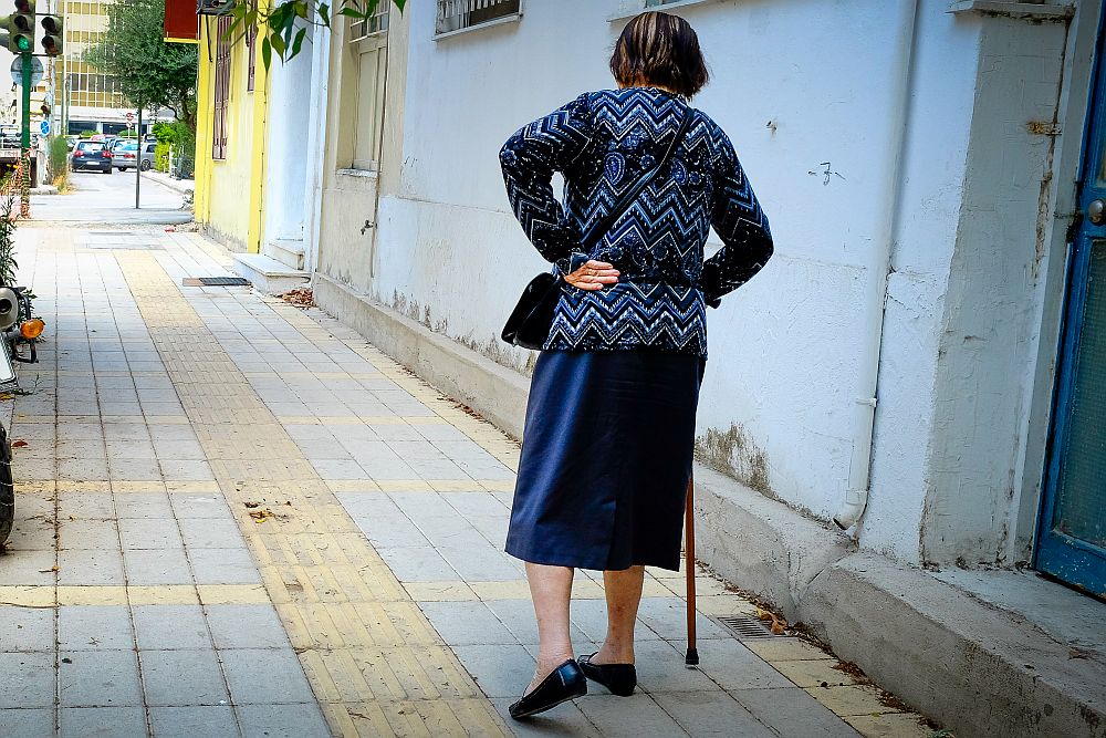 Βόλος: Ηλικιωμένη άφησε την περιουσία της στους γείτονες αλλά… «έμπλεξε» ο συμβολαιογράφος – Τι συνέβη