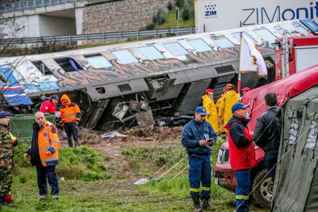 Τέμπη: Πατέρας θύματος ξεσπά κατά Άδωνη – «Έχουν πνίξει και κάψει τα παιδιά μας, μετράμε μνήματα και έχουν το θράσος και μιλάνε;»