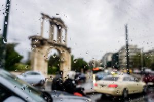 Καιρός: Καταιγίδες, ισχυροί άνεμοι και χιόνια στα ορεινά &#8211; Πού θα σημειωθούν τα φαινόμενα (LIVE)
