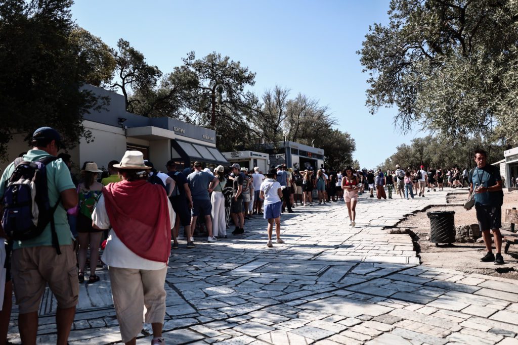 Έλλειψη παραγωγικής βάσης