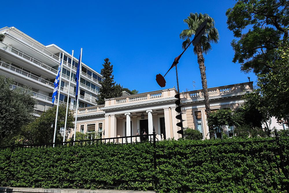 Ελεύθερος με όρους ο αστυνομικός του Μαξίμου που εξαπατούσε δανειολήπτες