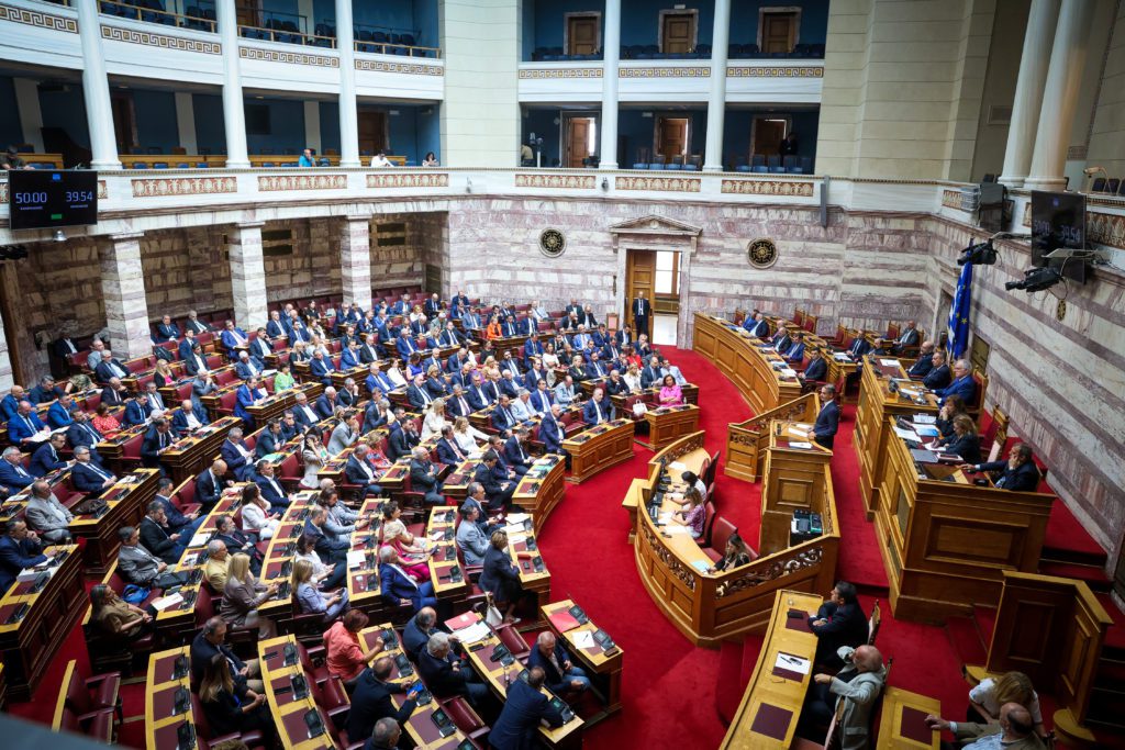 Βουλή LIVE: Σύγκρουση κορυφής για τη Θεσσαλία και τον Έβρο