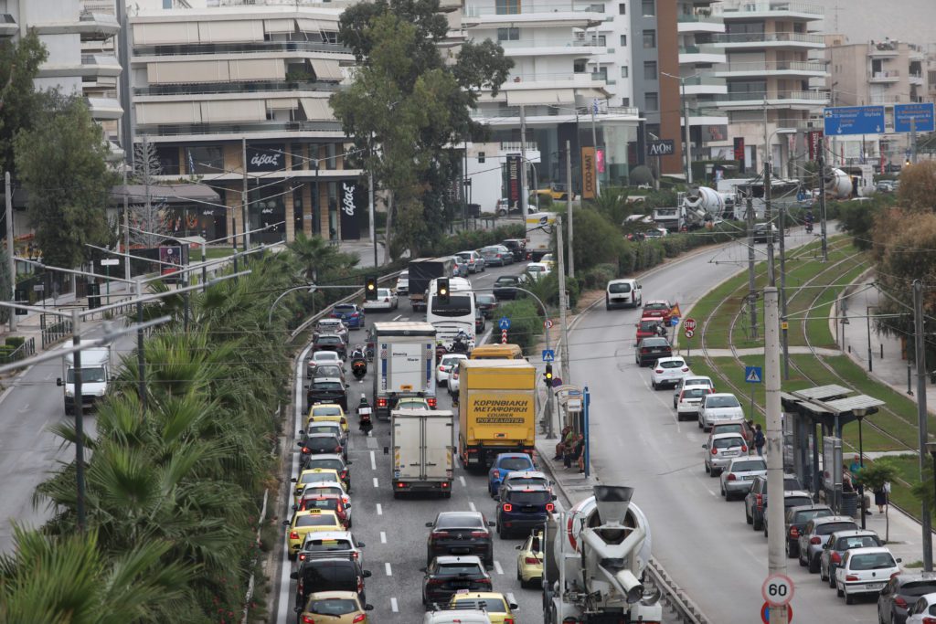 Κίνηση στους δρόμους: Κυκλοφοριακό χάος στον Κηφισό – Πού αλλού εντοπίζονται προβλήματα