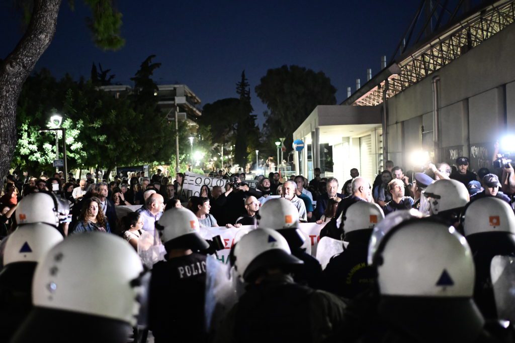 Αστυνομοκρατία στο Νέο Ηράκλειο: Προσαγωγές και μπλόκο στην αντιφασιστική συγκέντρωση (Photos)