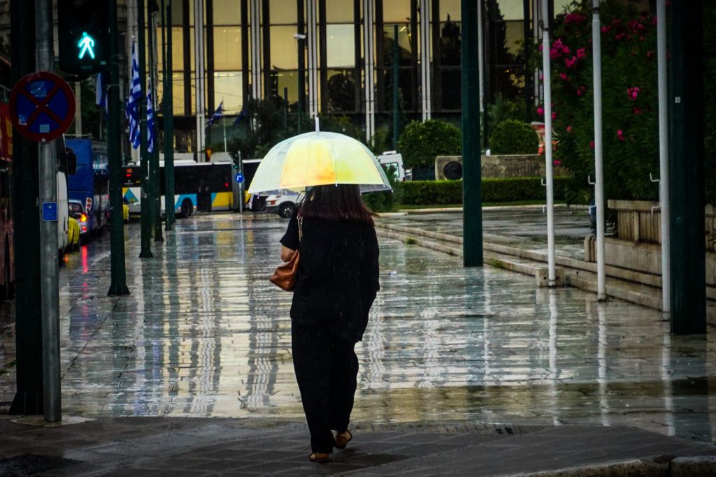 Καιρός: Βροχές και καταιγίδες την Τρίτη – Ποιες περιοχές θα επηρεαστούν (LIVE)