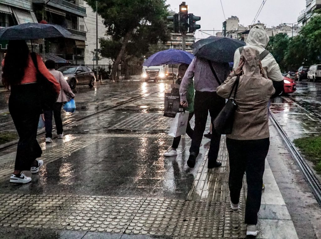 Καιρός: Ισχυρές βροχές και καταιγίδες την Τετάρτη – Ποιες περιοχές θα επηρεαστούν (LIVE)