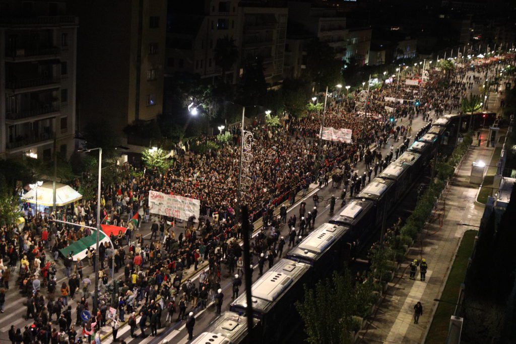 50 χρόνια Πολυτεχνείο: Δεκάδες χιλιάδες πολίτες στέλνουν μήνυμα δημοκρατίας (Photos -Videos)