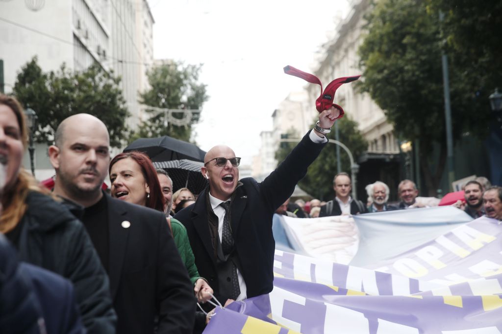 Οι μαζικές αντιδράσεις των ελεύθερων επαγγελματιών στρίμωξαν την κυβέρνηση – Οι αλλαγές στα τεκμήρια φορολόγησης