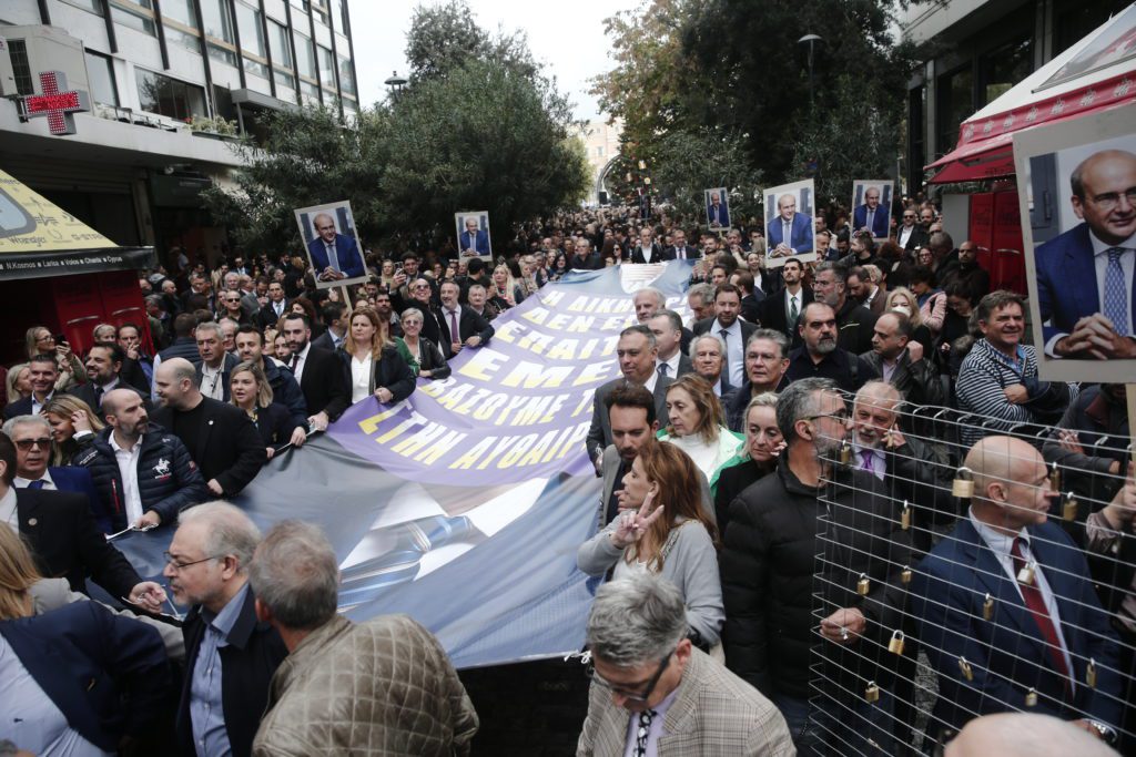 Βροντερό «όχι» από τους ελεύθερους επαγγελματίες στο νέο φορολογικό νομοσχέδιο της κυβέρνησης Μητσοτάκη (Photos)