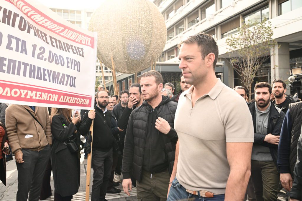 Στην πορεία των ελεύθερων επαγγελματιών ο Στέφανος Κασσελάκης (Photos – Videos)