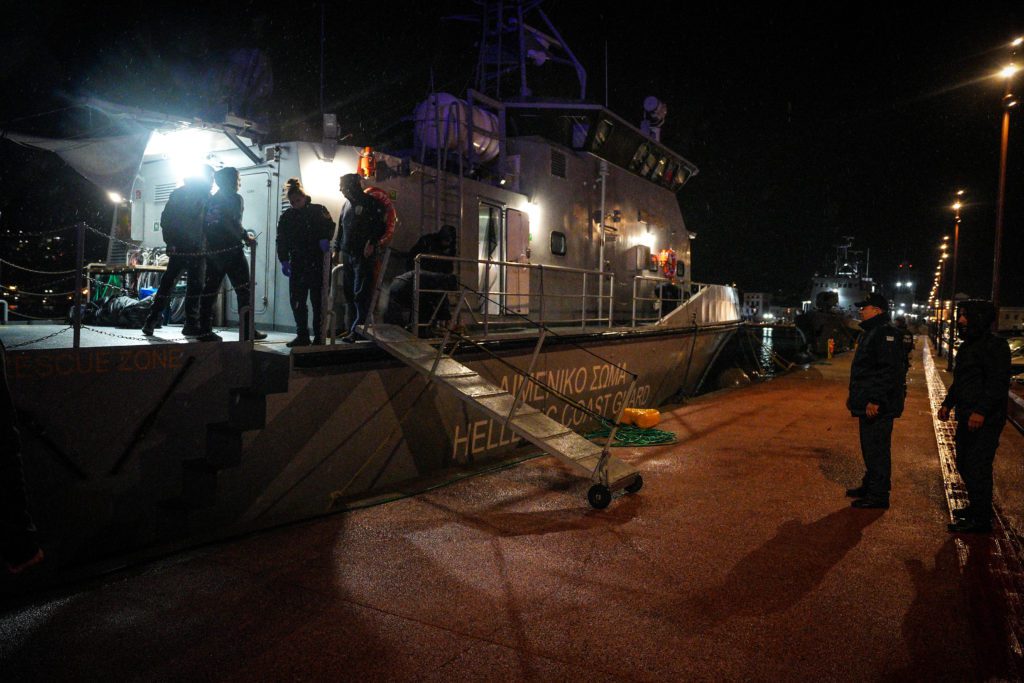 Διασωθείς ναυαγίου στη Λέσβο: Από το Σάββατο το βράδυ έμπαζε νερά το πλοίο