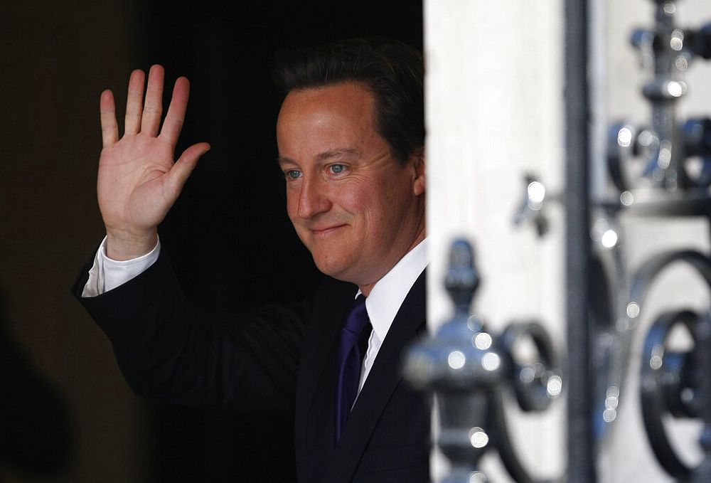 Διεθνής Τύπος: «Κοίτα ποιος επέστρεψε» – Τα βρετανικά ΜΜΕ για την… επιστροφή Κάμερον στο πολιτικό προσκήνιο