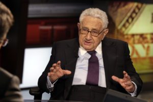 Πέθανε ο Χένρι Κίσιντζερ σε ηλικία 100 ετών &#8211; H ζωή και η πορεία του αμφιλεγόμενου διπλωμάτη