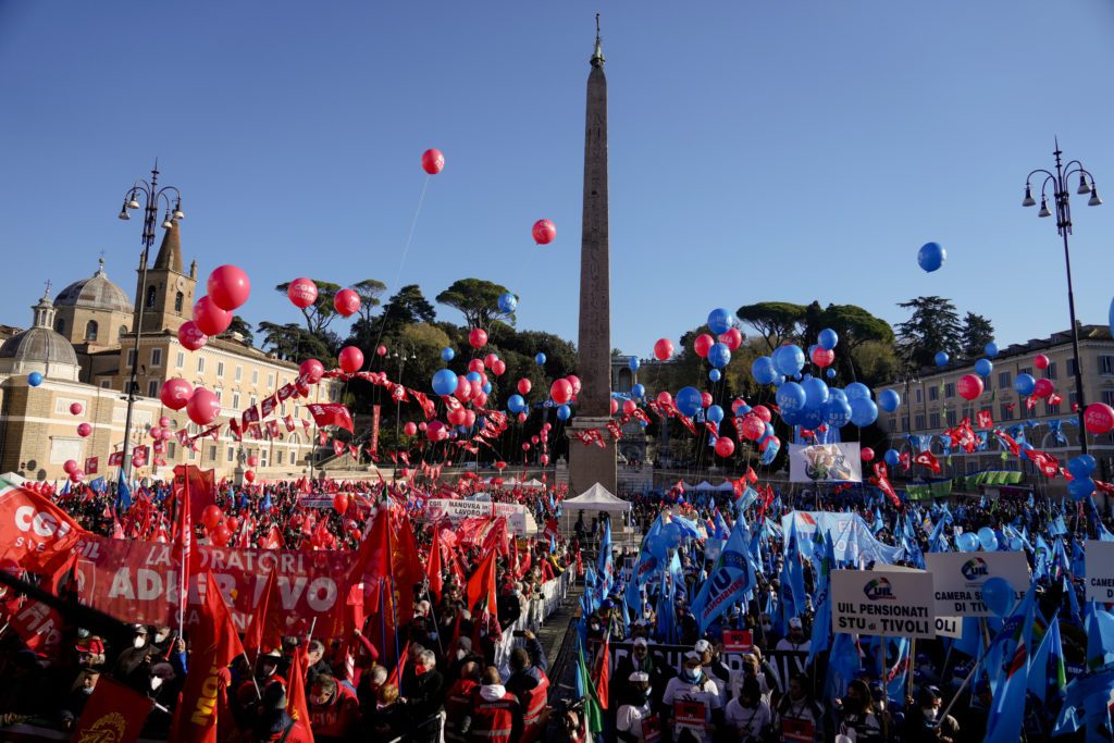 Ιταλία: Γενική απεργία κατά του προσχεδίου προϋπολογισμού – Χιλιάδες πολίτες ενάντια στην κυβέρνηση Μελόνι