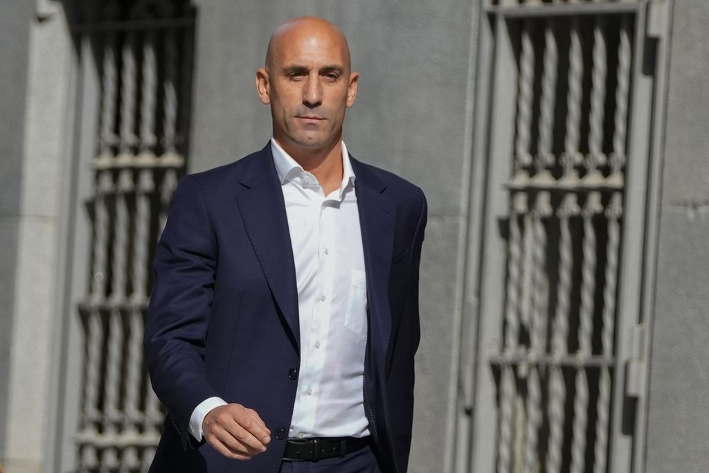 Η FIFA αποκλείει τον Ρουμπιάλες από οποιαδήποτε δραστηριότητα σχετικά με το ποδόσφαιρο για τρία χρόνια