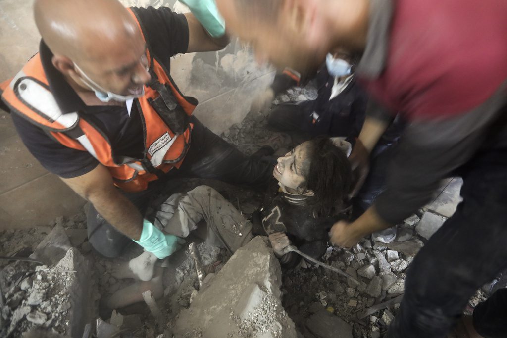 Ένας μήνας φρίκης στη Γάζα: Πάνω από 10.000 νεκροί, εκτός λειτουργίας το 60% των ιατρικών υποδομών (Photos)