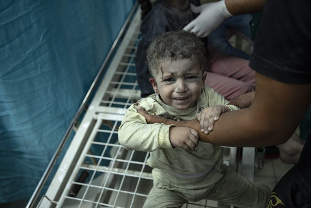 Αιματοκύλισμα στη Γάζα: Τυλίγουν τα πρόωρα μωρά σε αλουμινόχαρτο για να ζήσουν – 4.506 παιδιά νεκρά