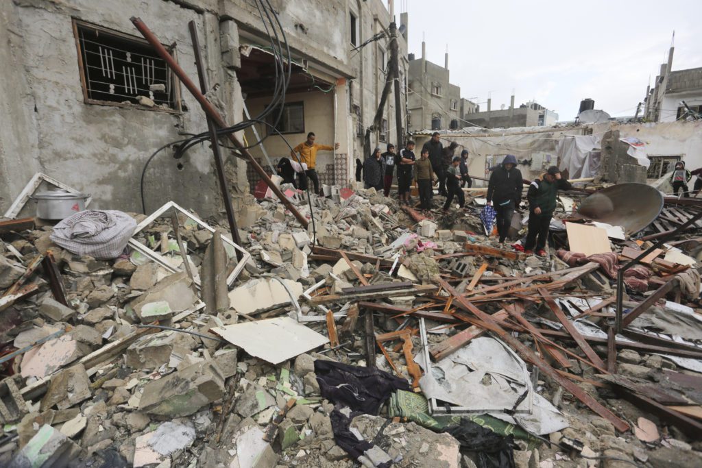 Λωρίδα της Γάζας: Τουλάχιστον 32 είναι οι νεκροί από τους σημερινούς αεροπορικούς βομβαρδισμούς, ενώ το Ισραήλ καλεί τους αμάχους να φύγουν