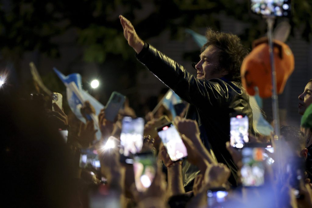 Διεθνής Τύπος: «Χαβιέ Μιλέι, ένας επικίνδυνος “τρελός” στο τιμόνι της Αργεντινής»