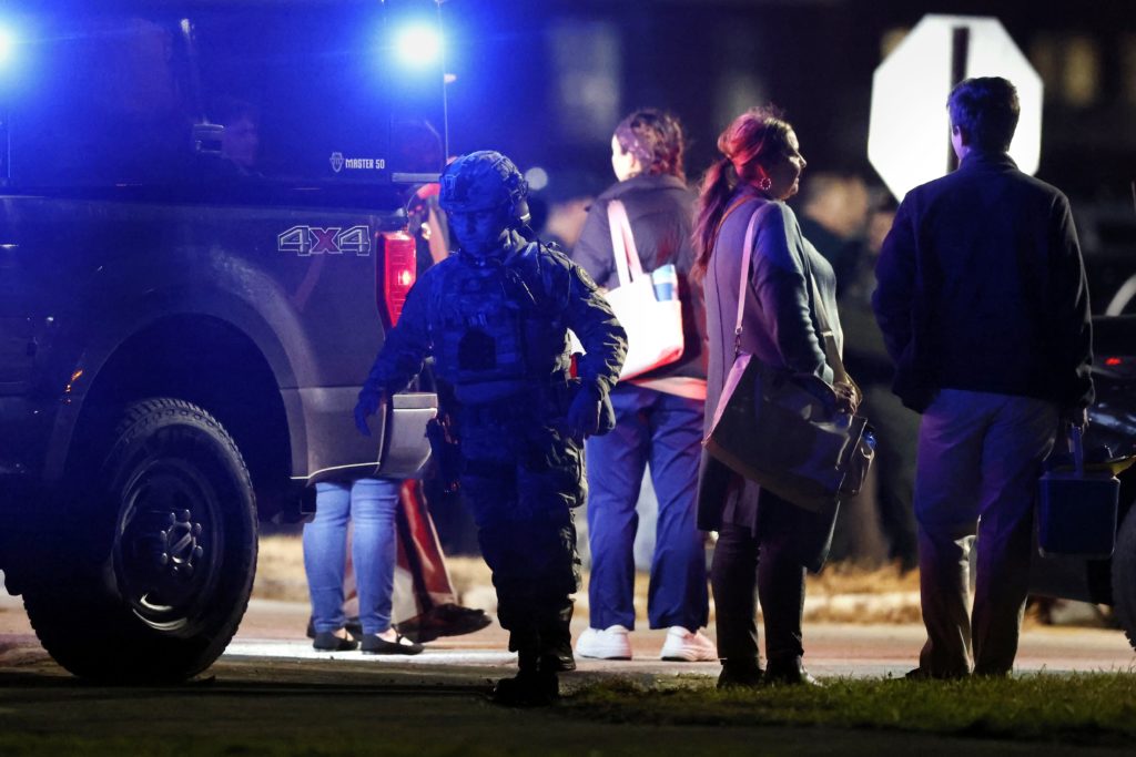Τρόμος στο Οχάιο: Ένοπλος άνοιξε πυρ σε πολυκατάστημα – Τέσσερις τραυματίες (Video)