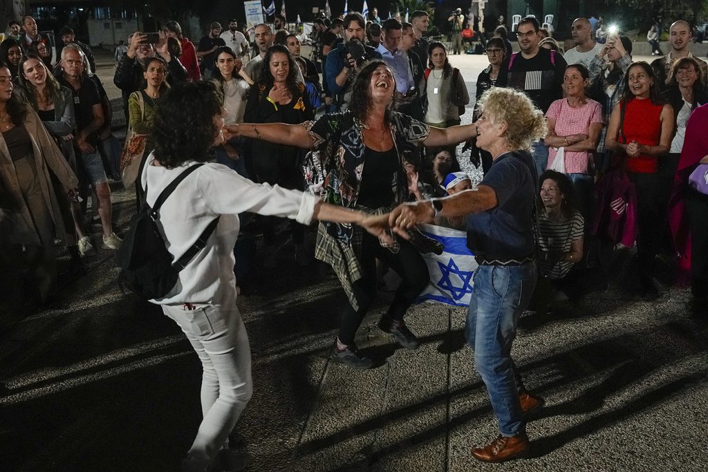 Γάζα: Αυτή είναι η λίστα με τα ονόματα των Ισραηλινών ομήρων που θα απελευθερωθούν το Σάββατο – 39 Παλαιστίνιοι ελεύθεροι