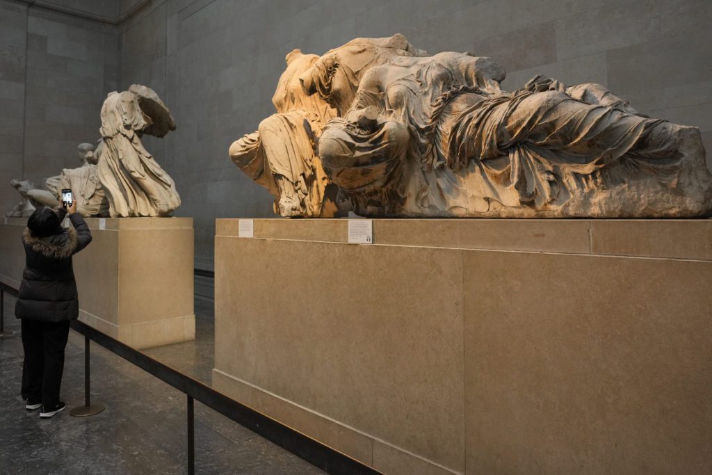 Γλυπτά Παρθενώνα: Ερωτήματα για τη θέση του Βρετανικού Μουσείου – Μιλούν για «σύμπραξη» και «εποικοδομητικές συζητήσεις»