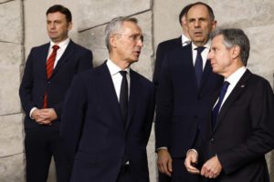 Γεραπετρίτης και Κάμερον μαζεύουν τα «σπασμένα» Μητσοτάκη &#8211; Σούνακ
