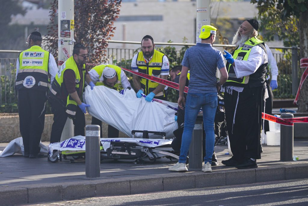 Ιερουσαλήμ: Δύο νεκροί και οκτώ τραυματίες από επίθεση ενόπλων – «Εξουδετερώθηκαν οι δράστες»