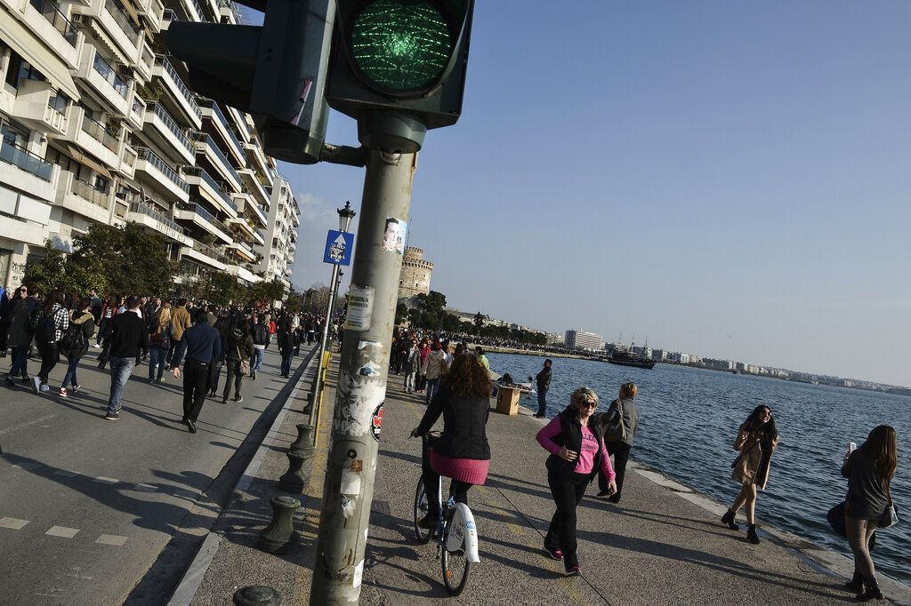 Τρόμος στη Θεσσαλονίκη: Λήστευαν περαστικούς υπό την απειλή σύριγγας