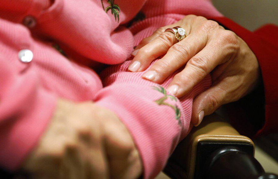 Το κοιλιακό λίπος στους μεσήλικες συνδέεται με τη νόσο Αλτσχάιμερ