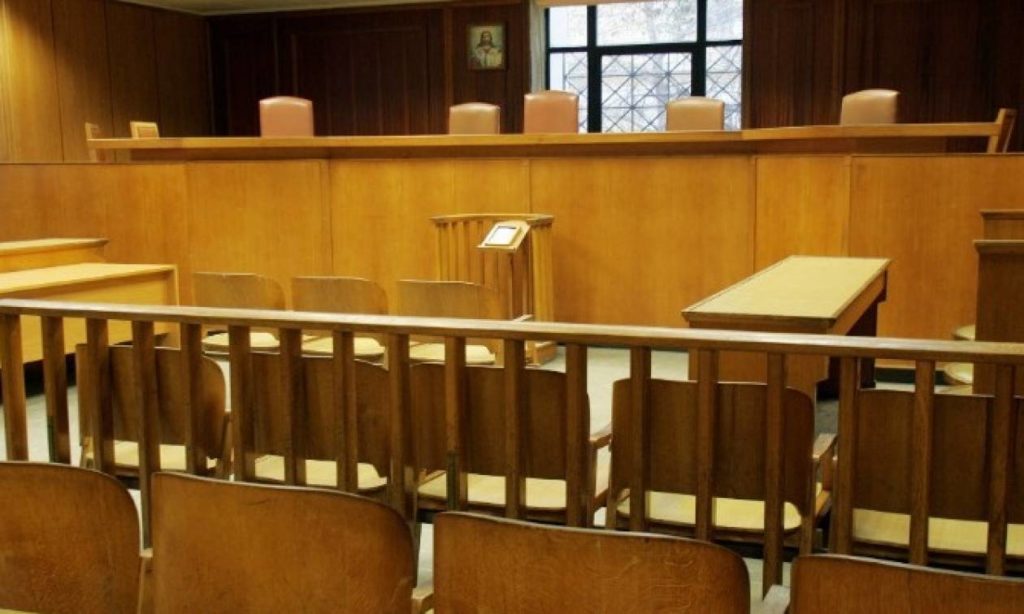 Θεσσαλονίκη: Στρατιωτικός ηχογραφούσε με το κινητό του σε δίκη της συζύγου του – Αλλά έγινε αντιληπτός