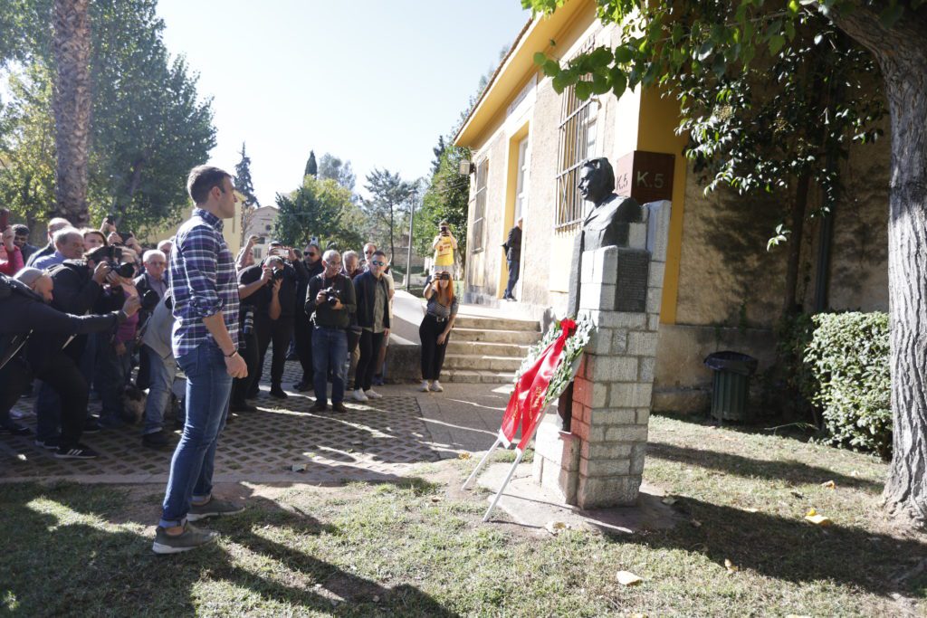 Στεφάνι στο μνημείο ΕΑΤ-ΕΣΑ κατέθεσε ο Στέφανος Κασσελάκης