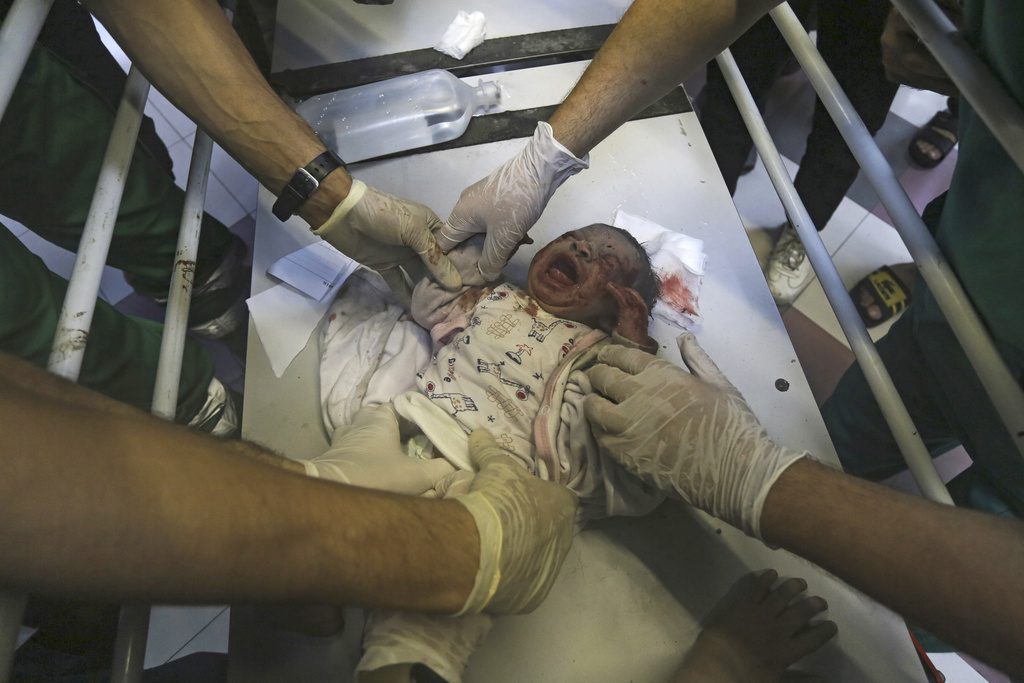 Γάζα: 30 πρόωρα βρέφη απομακρύνονται από το νοσοκομείο Al Shifa