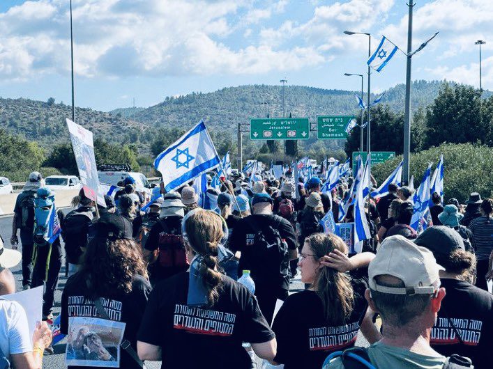 Ισραήλ: Στην Ιερουσαλήμ η μεγάλη πορεία των συγγενών των θυμάτων – «Αν χρειαστεί, θα βαδίσουμε ως τη Γάζα» (Vid)