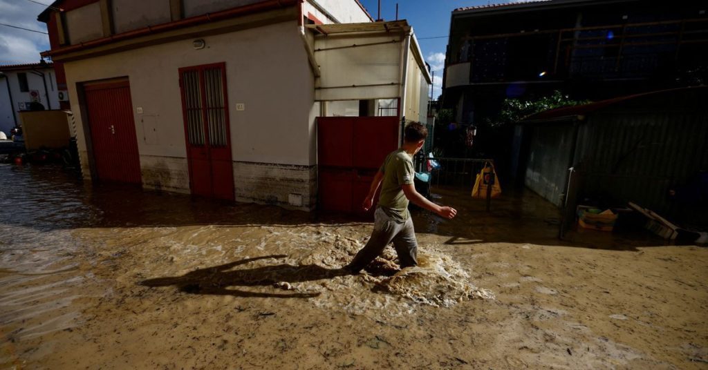 Ιταλία: 7 νεκροί από τo φονικό πέρασμα της κακοκαιρίας Ciaran (Video)