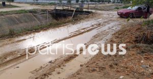 Τριτοκοσμικές εικόνες στην Ηλεία: Μαθητής δεν πάει σχολείο γιατί ο δρόμος βουλιάζει στις λάσπες (Photos)