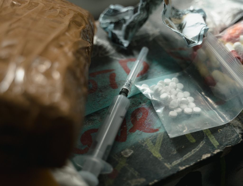 Τι είναι το ναρκωτικό «σίσα» που έστειλε την 16χρονη στην εντατική (Video)
