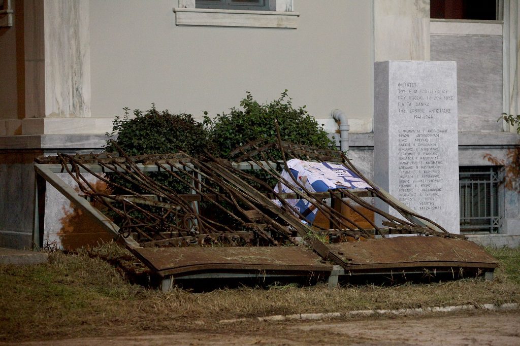 Πρωτοβουλία για τα 50 χρόνια Πολυτεχνείο – Οι εκδηλώσεις, το συμβολικό κείμενο και οι 817 υπογραφές