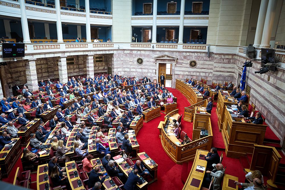 Βουλή: Σύγκρουση κορυφής για την «πνιγμένη» Θεσσαλία και τον «καμένο» Έβρο