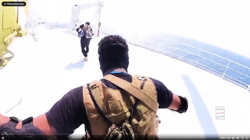 Βίντεο με την κατάληψη του φορτηγού πλοίου στην Ερυθρά Θάλασσα δημοσίευσαν οι αντάρτες Χούθι