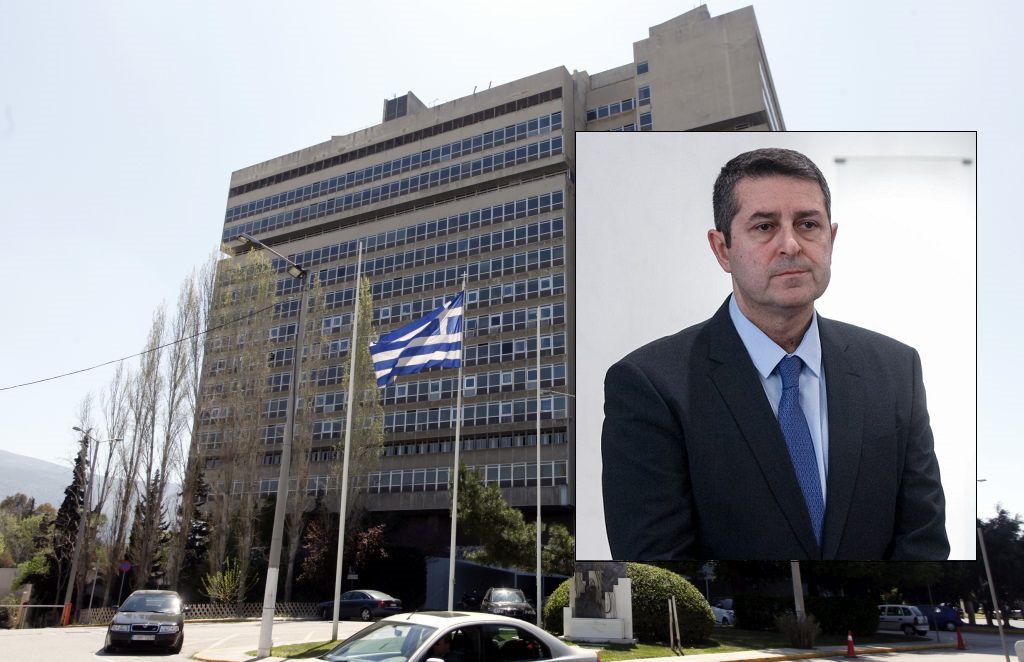 Άκουσα κάτι για μαφία της ΑΑΔΕ, εκβιασμούς και ένα δικηγορικό γραφείο στην Μητροπόλεως. Κάντε λίγο υπομονή.