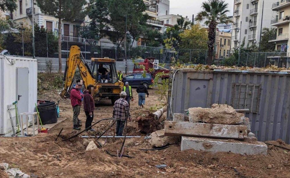 Μεταφύτευση μέσω… ξεριζώματος στα Εξάρχεια