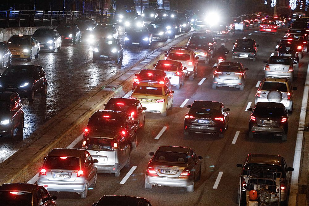Κίνηση: Στο «κόκκινο» οι δρόμοι της Αθήνας – Πού εντοπίζεται το μεγαλύτερο πρόβλημα