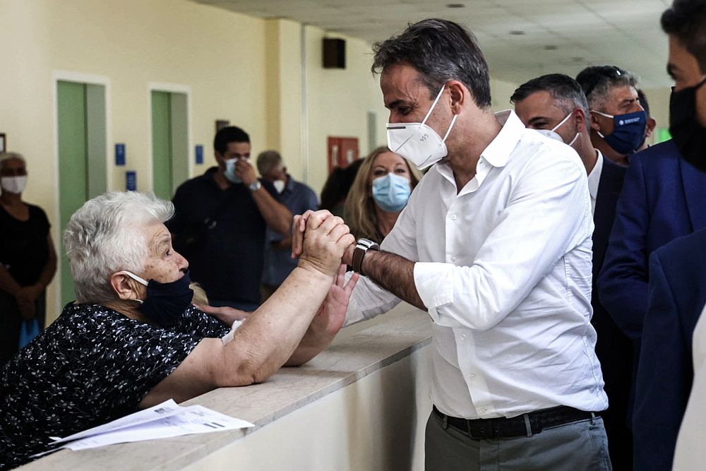 ΕΣΥ επί Μητσοτάκη: Αύξηση 2000 ευρώ σε διοικητές νοσοκομείων, αλλά οι νοσηλευτές μισθό 800 ευρώ – Τι καταγγέλλει η ΠΟΕΔΗΝ